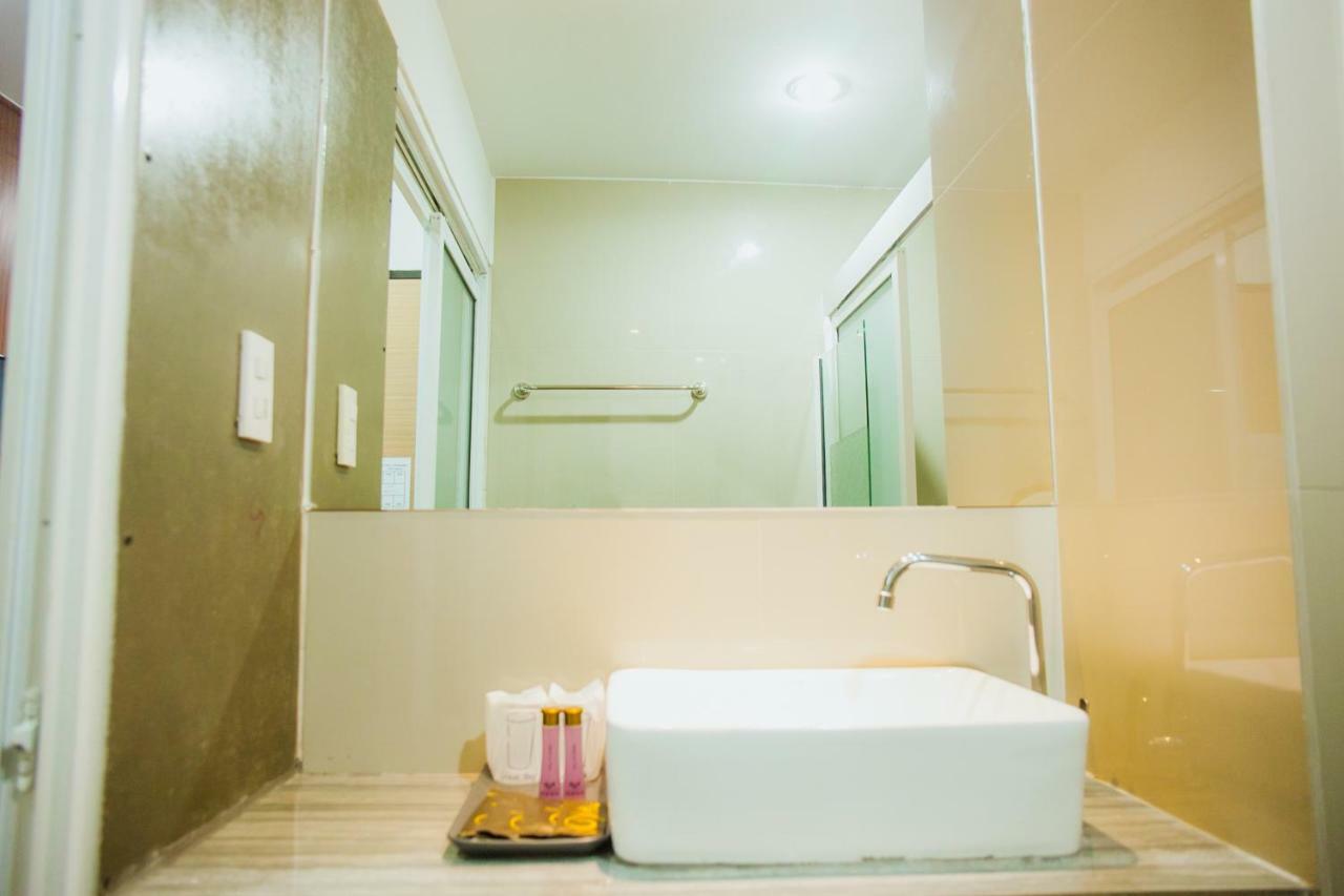 Km Hotel Чиангмай Экстерьер фото